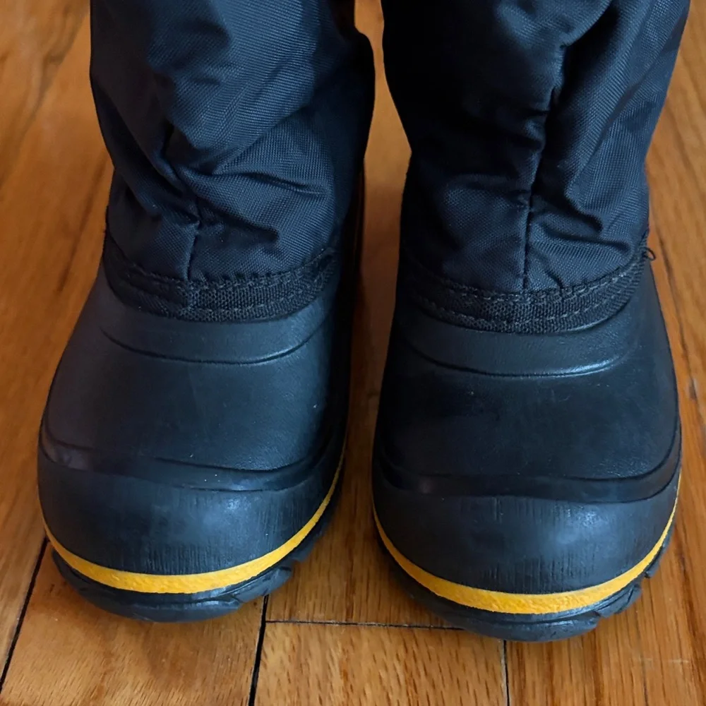 Tundra Cico Black and Gold Toddler Snow Boots